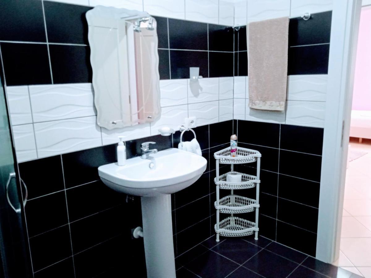 Artist S Apartment Vlorë Екстериор снимка